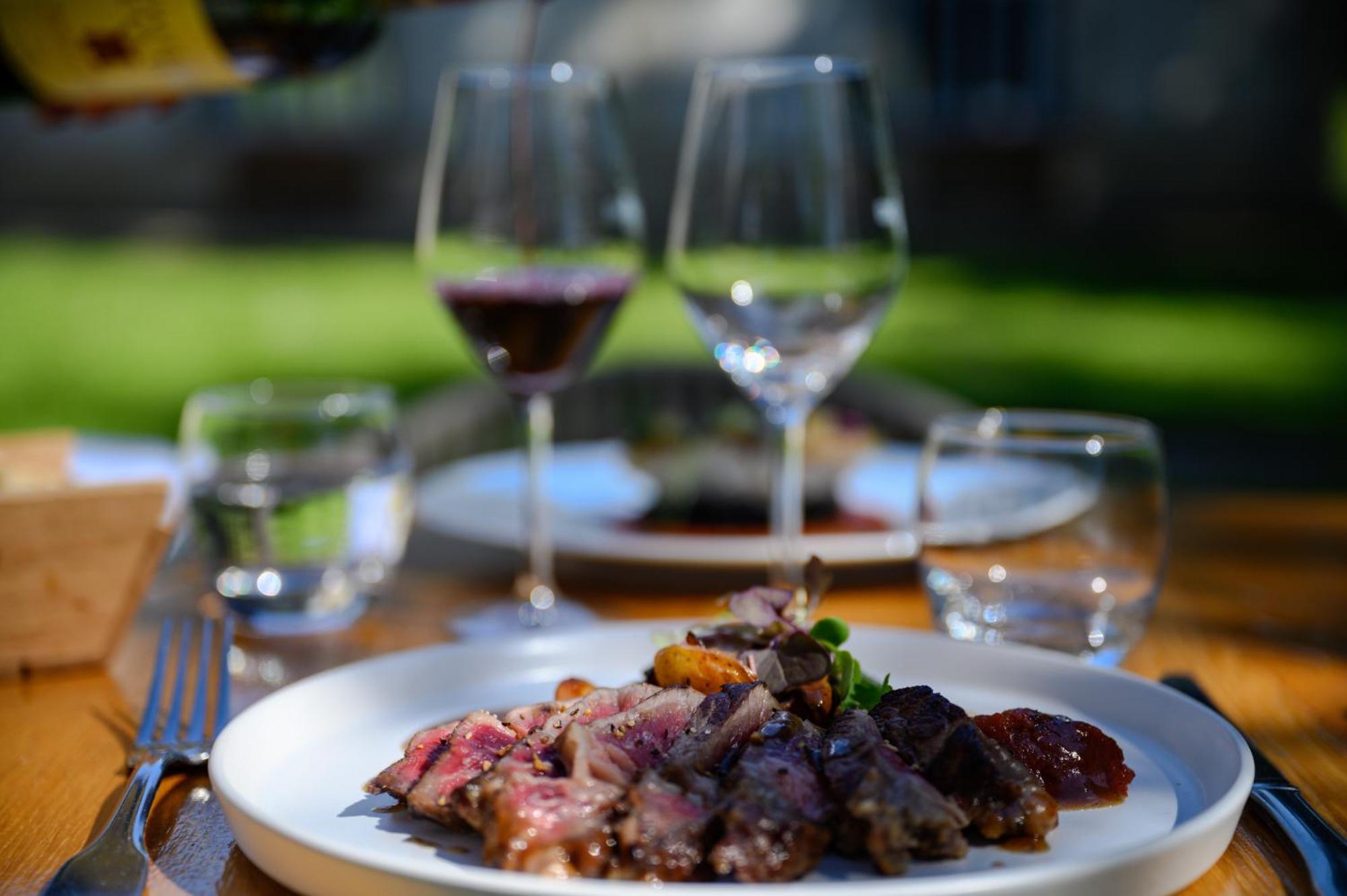 Pey La Tour - Logis Hotels & Restaurant Salleboeuf Esterno foto