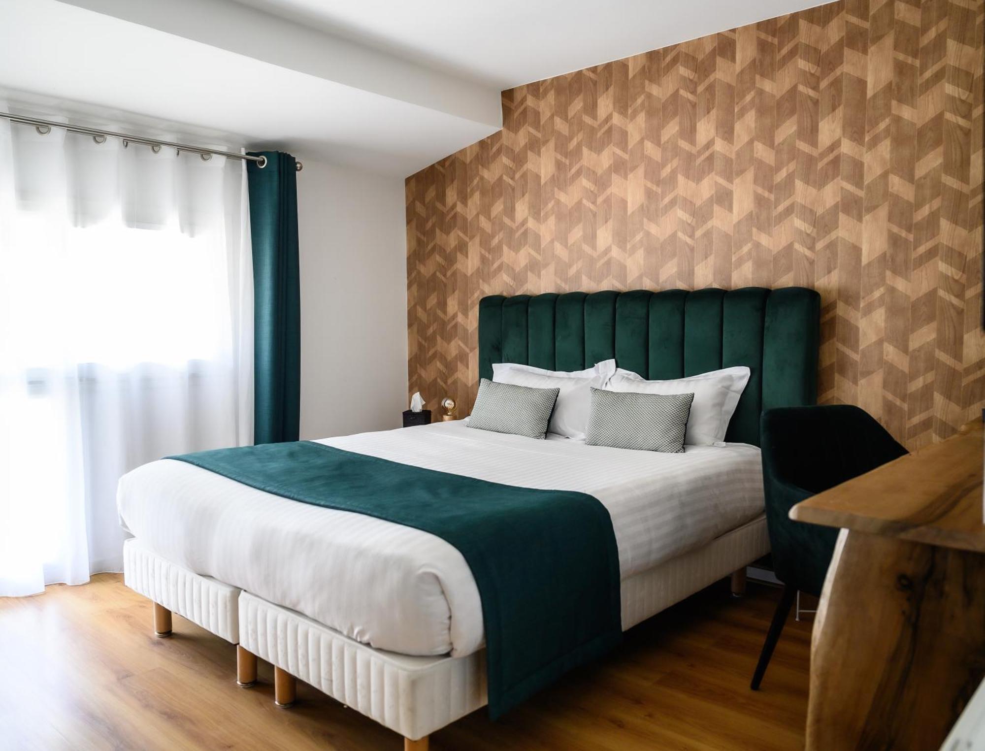Pey La Tour - Logis Hotels & Restaurant Salleboeuf Esterno foto