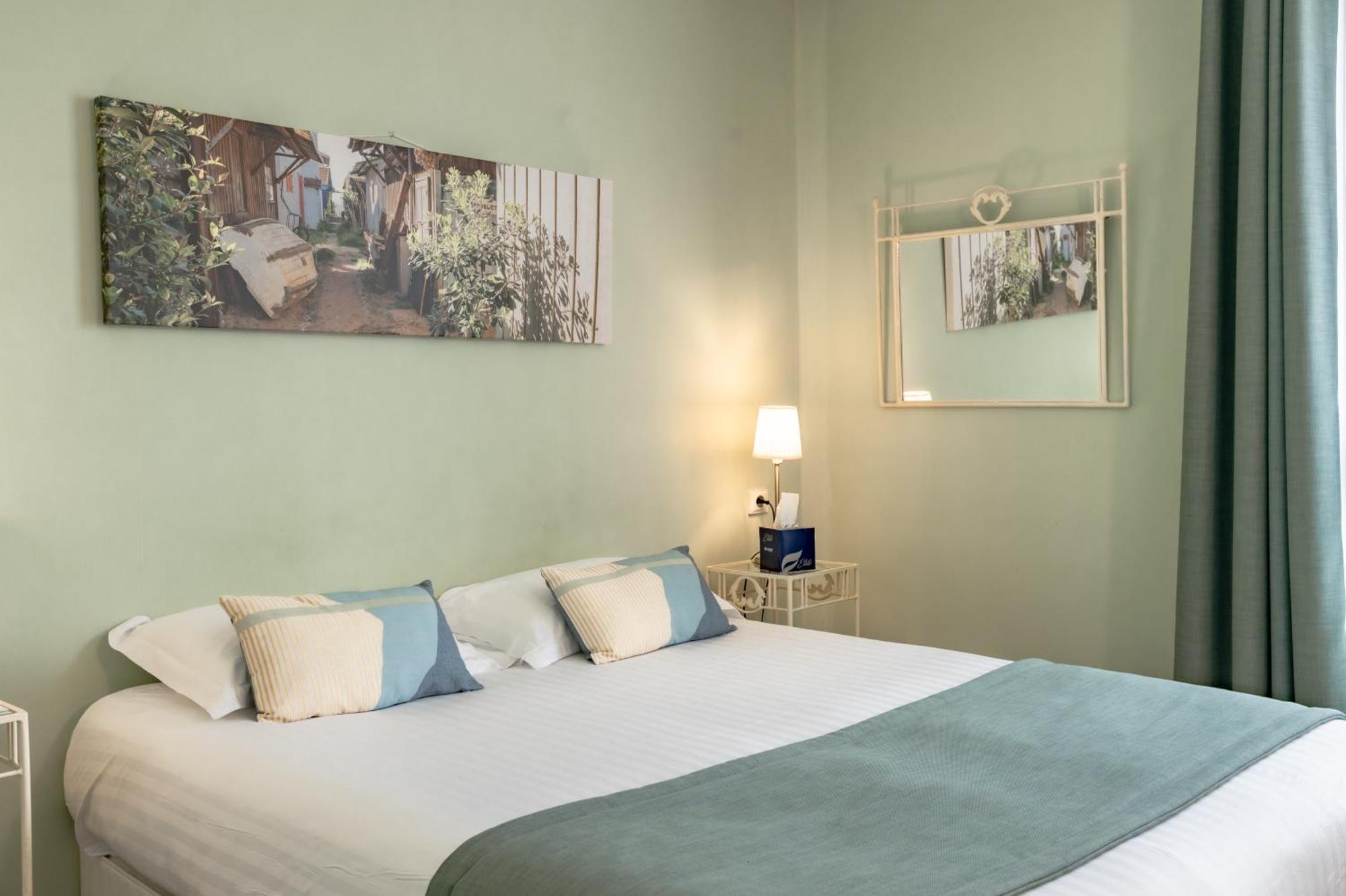 Pey La Tour - Logis Hotels & Restaurant Salleboeuf Esterno foto