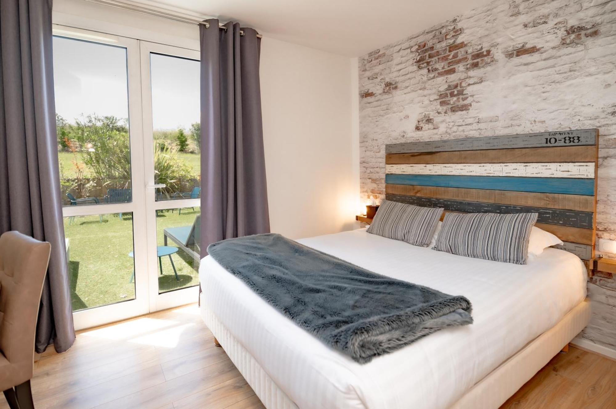 Pey La Tour - Logis Hotels & Restaurant Salleboeuf Esterno foto