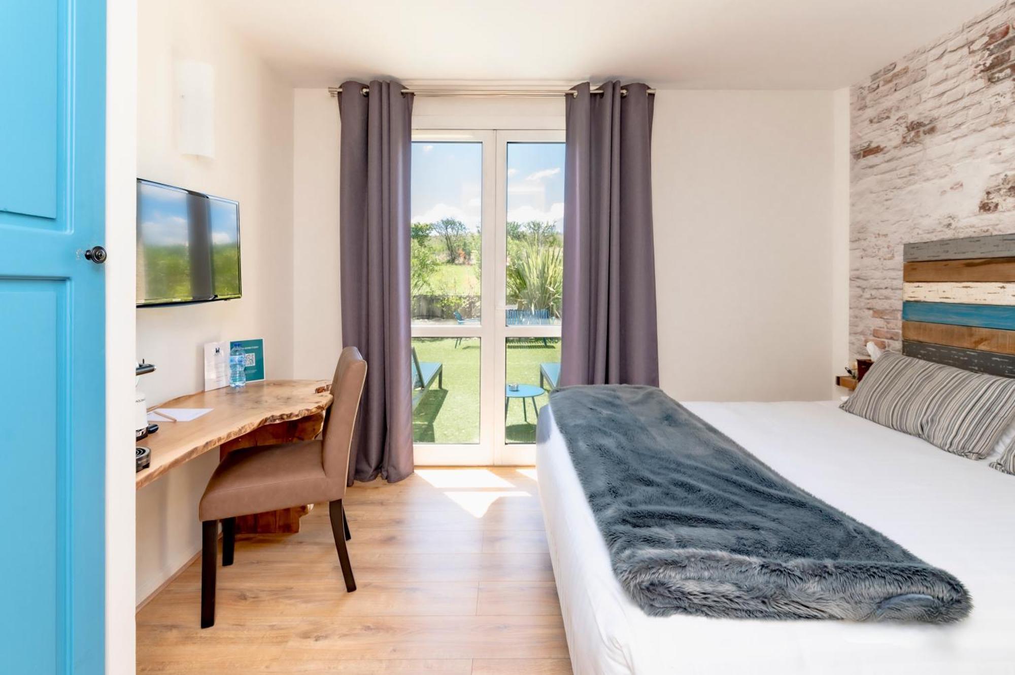 Pey La Tour - Logis Hotels & Restaurant Salleboeuf Esterno foto